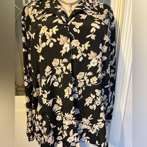 Christie & Jill floral blouse 22W • black & white blouse
